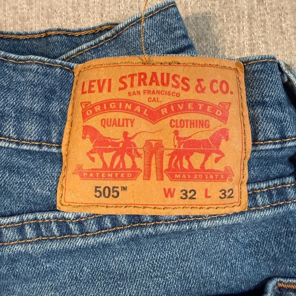 Levi's 505 Jeans Size W32 L32 Mens Straight Leg Reg Fit Medium Wash Blue Denim